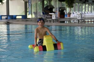 Badezentrum Sindelfingen Junge im Nichtschwimmerbecken